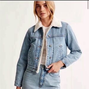 Abercrombie & Fitch Sherpa Denim Jacket Cropped